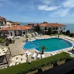 Sun Coast By The Sea Apartament Święty Włas