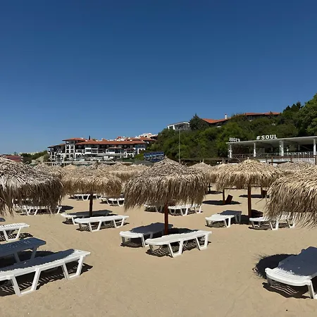 Sun Coast By The Sea Апартаменты Свети-Влас